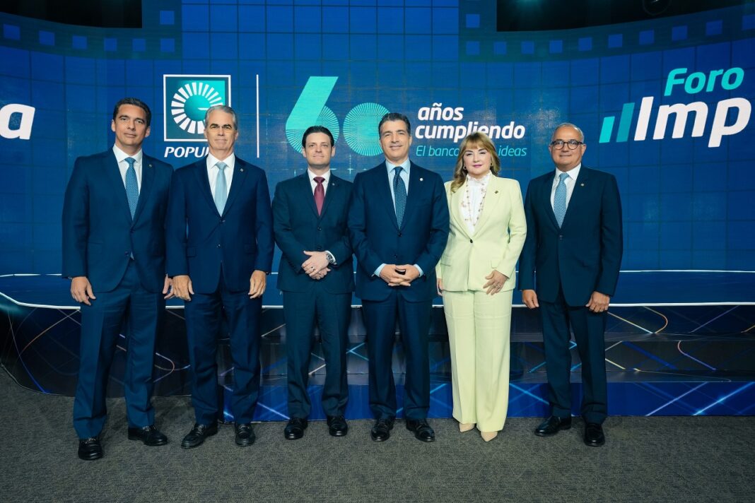 En el acto del Foro Impulsa Popular de derecha a izquierda, los señores Francisco Ramírez, René Grullón, Manuel Alejandro Grullón Hernández, Christopher Paniagua, Antonia Antón de Hernández y Juan Lehoux.