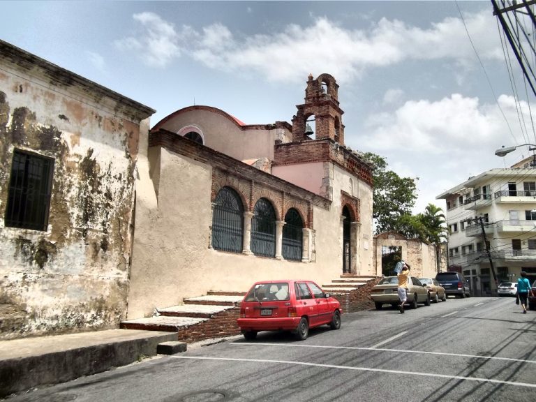 Iglesia y Hospital de San Lázaro en la ciudad colonial de Santo Domingo