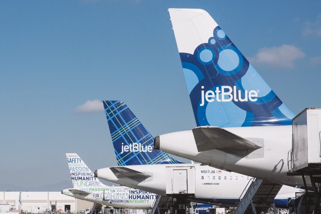 JetBlue sube su tarifa básica, pero permitirá un equipaje de mano a partir del 6 de septiembre