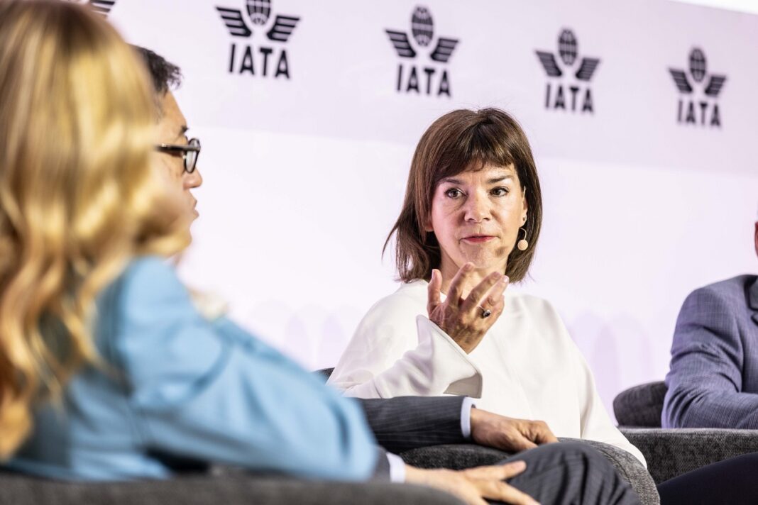 Julia Simpson del WTTC durante su comparecencia en la Asamblea General de IATA en Dubái