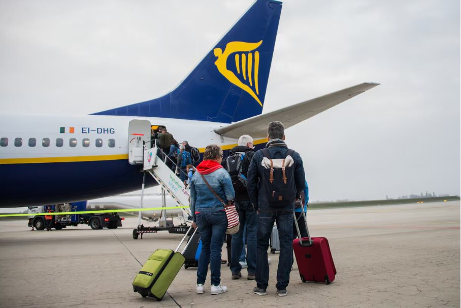 La decisión del Ministerio de Consumo afecta a varias líneas aéreas que conectan España con el mundo