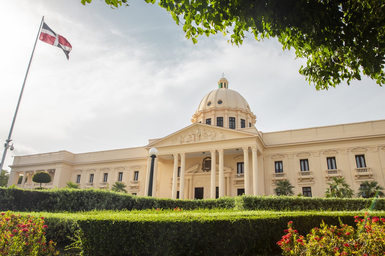 Vista frontal del Palacio Nacional de República Dominicana ubicado en Santo Domingo.
