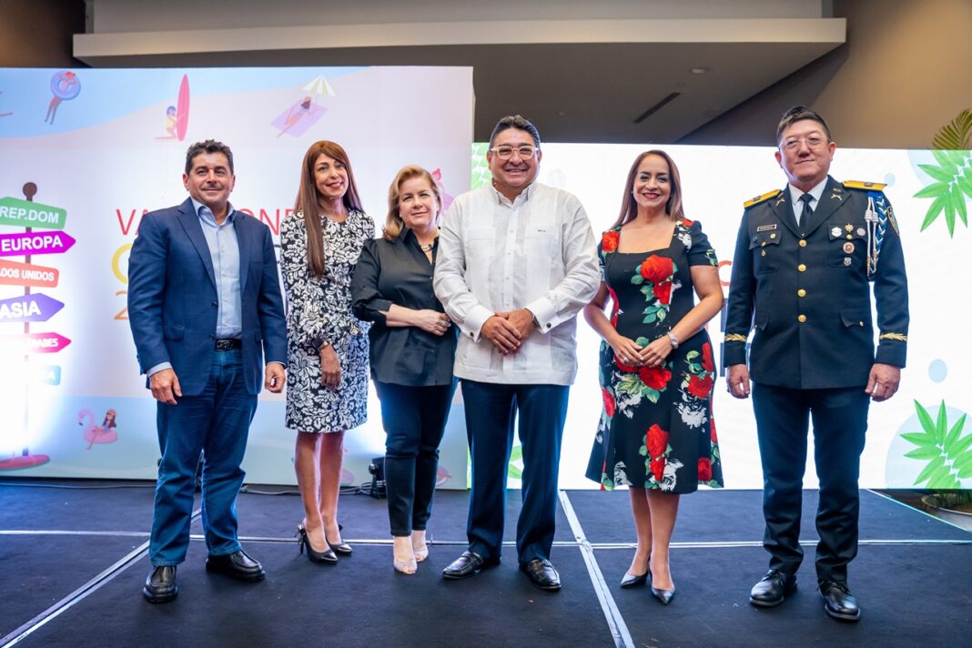 Jorge Feliz Germán, Gina Eli, Maricarmen de Calzada, Miguel Calzada León, Aguie Lendor y Minoru Matsunaga
