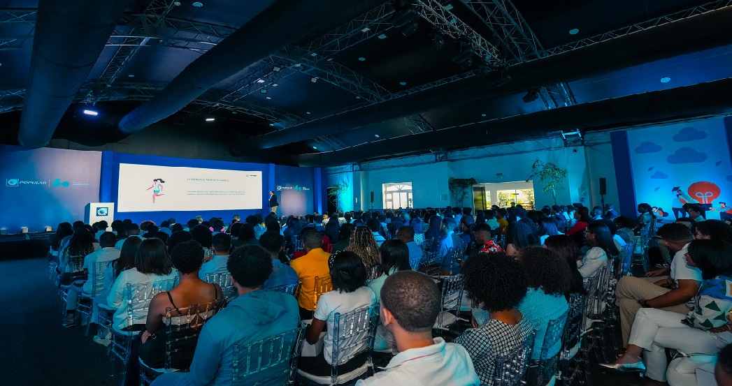 El evento a los aspirantes a las becas Excelencia Popular reunió a más de 300 personas de forma física y virtual
