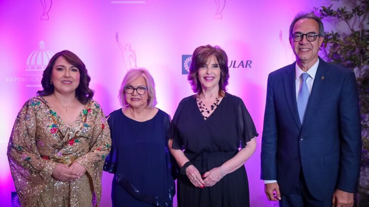 Emelyn Baldera, MIlady Cuello de Cabral, Yolanda Mañán y José Mármol en el acto del Premio Mujeres que Inspirn 2024.