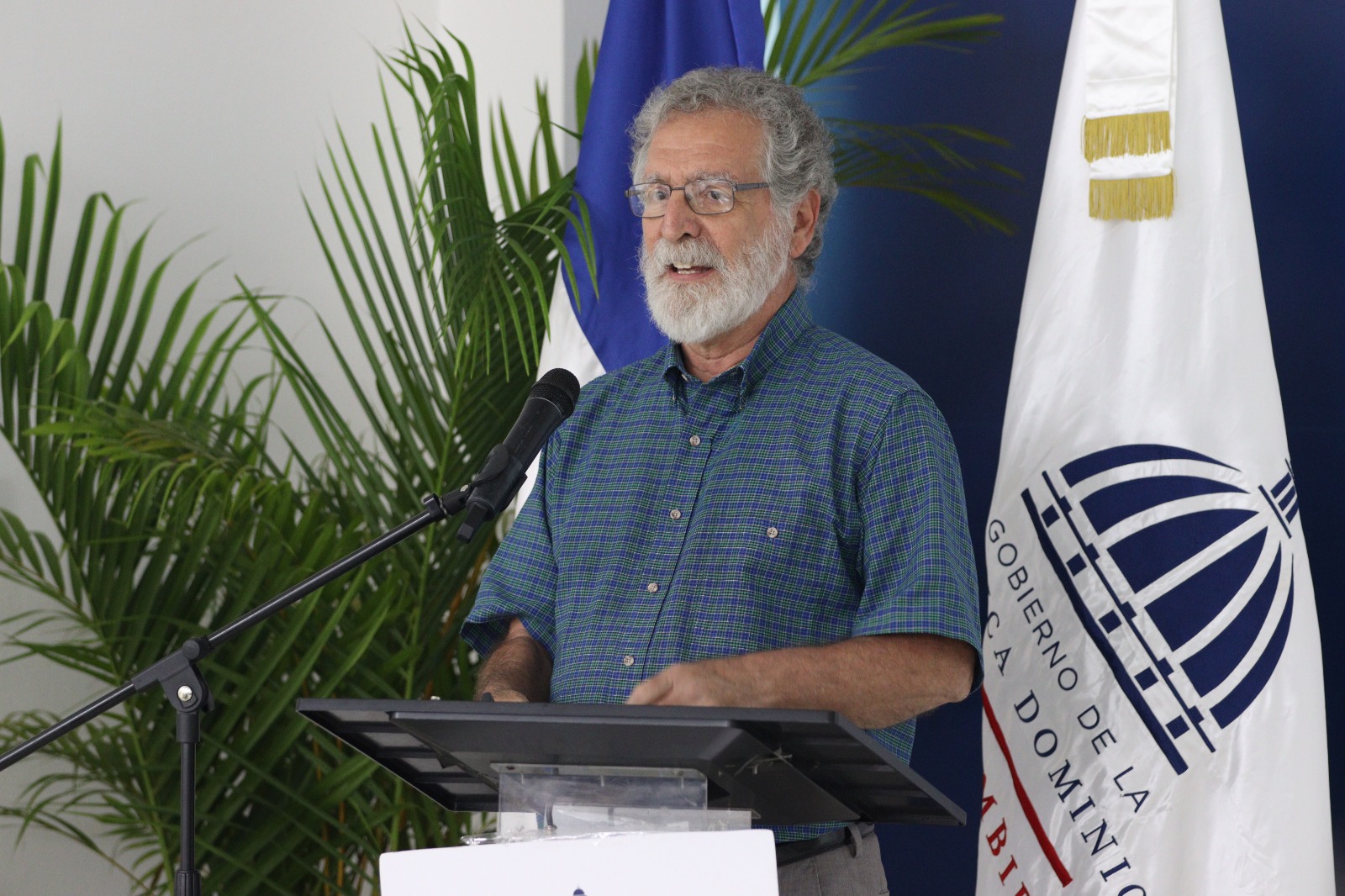 George Veni, experto estadounidense en temas de cuevas y kársticos