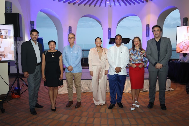 Ivan Cunillera, Hilda Castillo, Luis Severino, Judith Rubiera Luis José Chávez , González Walter Carmiol.