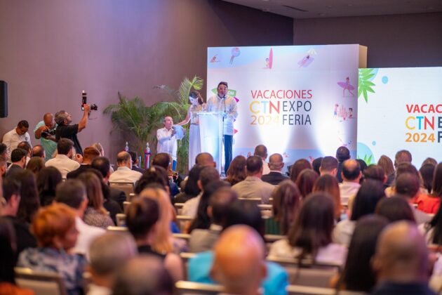 Miguel A. Calzada León, presidente de CTN y Puro Turismo durante el discurso de apertura