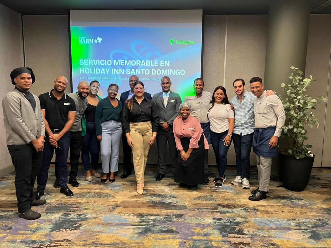 Participantes Charlas Servicio Memorable en el Holiday Inn Santo Domingo.