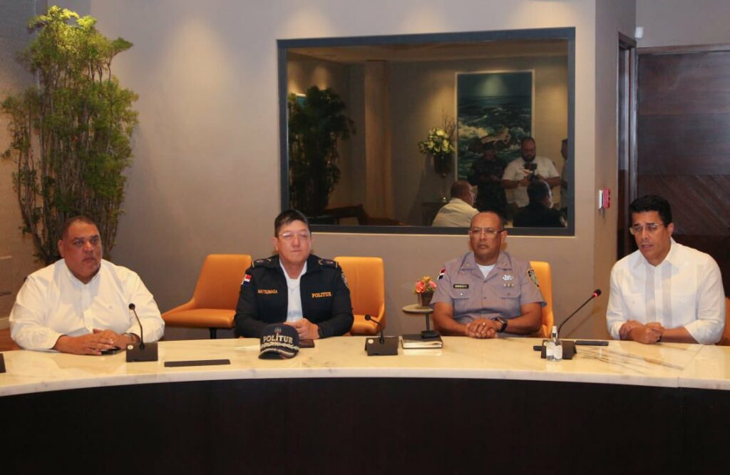 Funcionarios se reunen para reforzar la protección en los polos turísticos