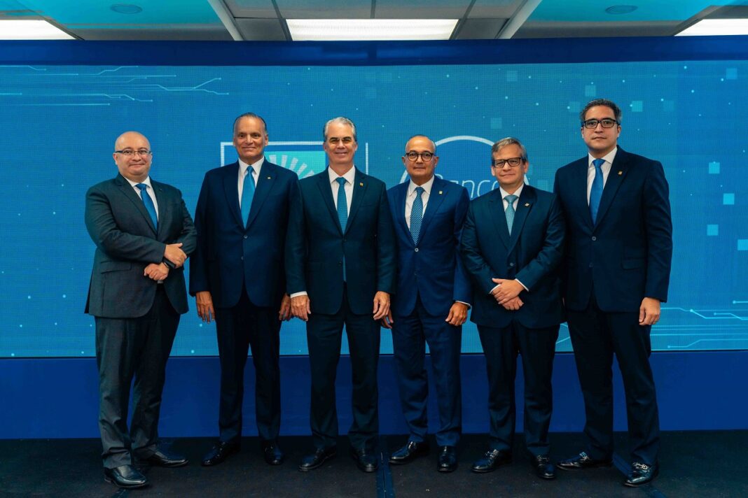 De izquierda a derecha, los señores Diego Laverde, Luis E. Espínola, René Grullón, Juan Lehoux, Felipe Suárez y Omar Silié
