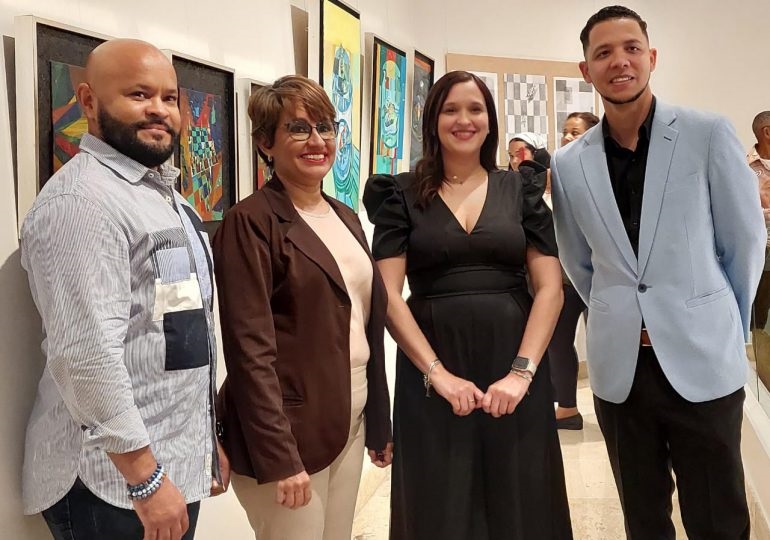 Crowne Plaza lanza la temporada de arte Colores Armónicos con obras de Cristopher Rodríguez