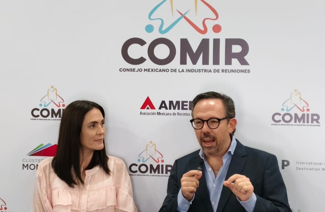 Michel Wohlmut, presidente del Consejo Mexicano de la Industria de Reuniones (COMIR), junto con Mariana Jiménez, Directora General de Red BAMX,