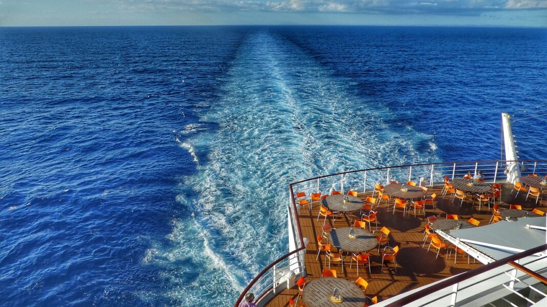 Cruceros informan cambios de rutas por la tormenta tropical Ernesto por lo que el Symphony of the Seas no tocará Puerto Plata