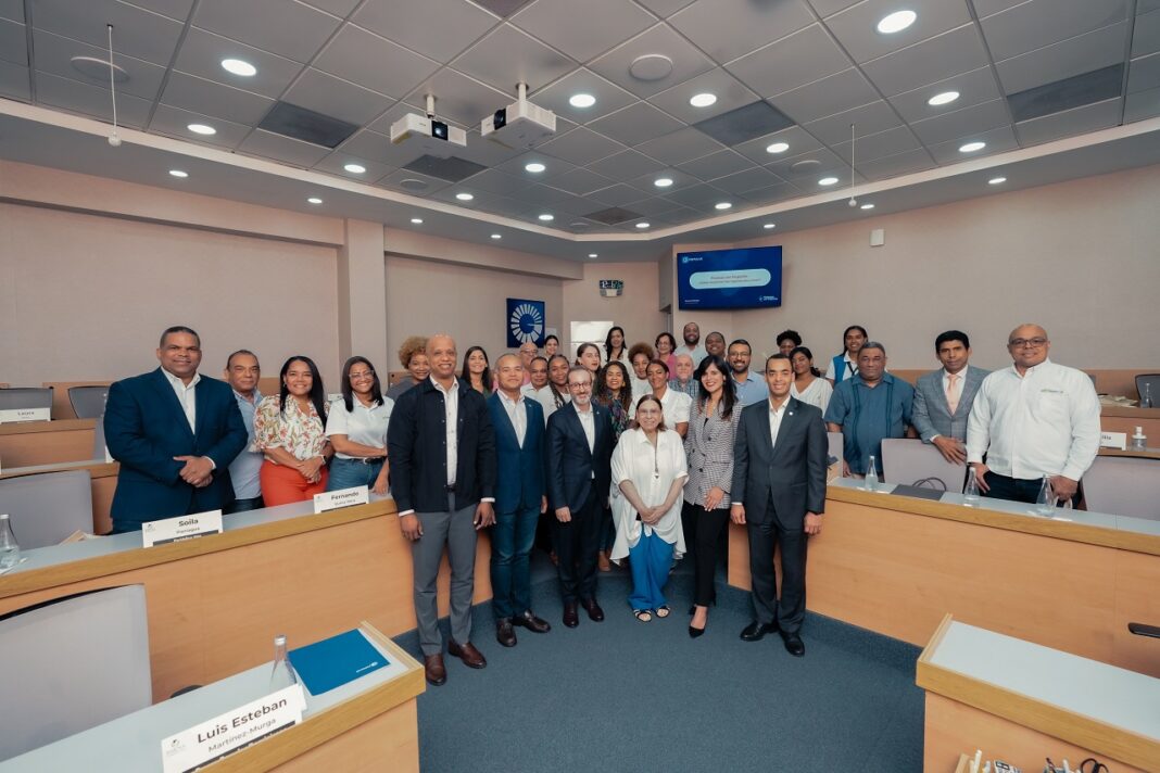 Los participantes de la charla profundizaron en cómo gestionar sus gastos fijos y variables de manera efectiva.