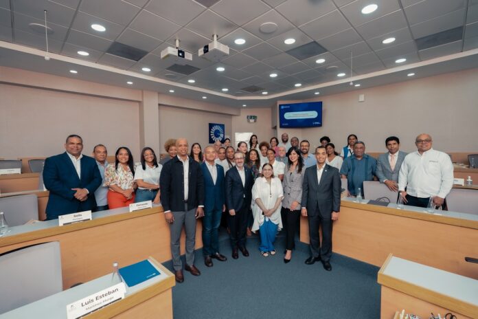 AND01863 Los participantes de la charla profundizaron en cómo gestionar sus gastos fijos y variables de manera efectiva.