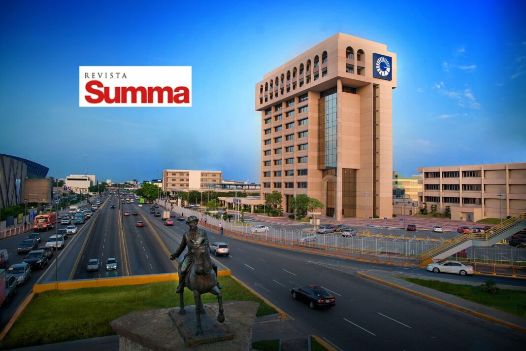 Banco Popular Dominicano reconocimiento de la Revista Summa