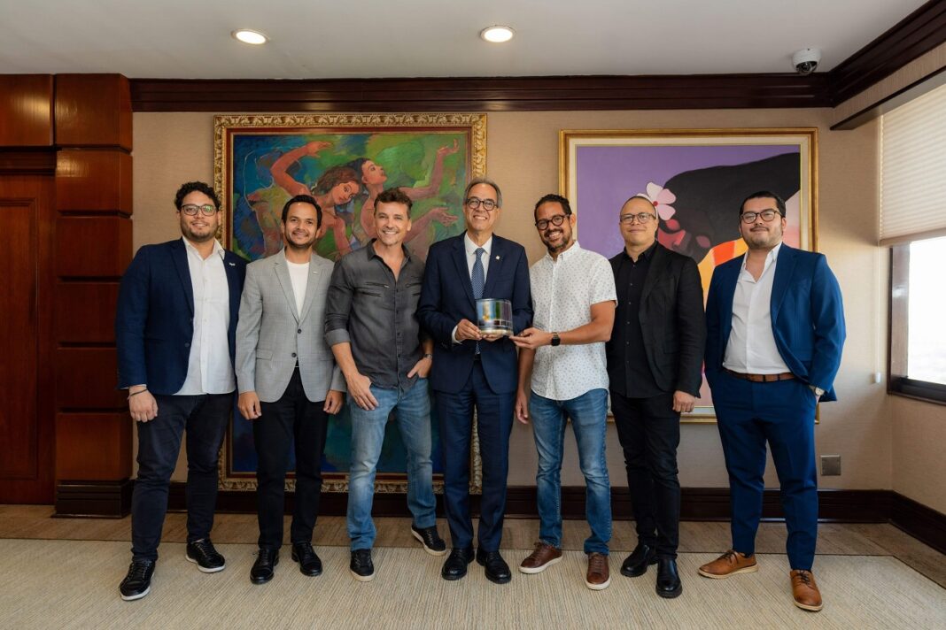 Vicepresidencia de Comunicación y Reputación Corporativa del Banco Popular Dominicano recibe estatuilla por la innovadora campaña “Cuando tus ideas se cumplen”.