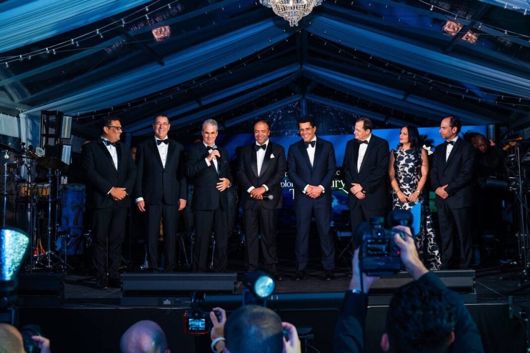 Lideres bancos y empresas dominicanos cena del Ministerio de Turismo