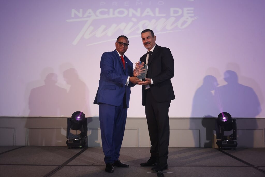 Luis Severino, presidente del PNDT y Carlos Jiménez Ruiz., director Lopesan Costa Bavoro.