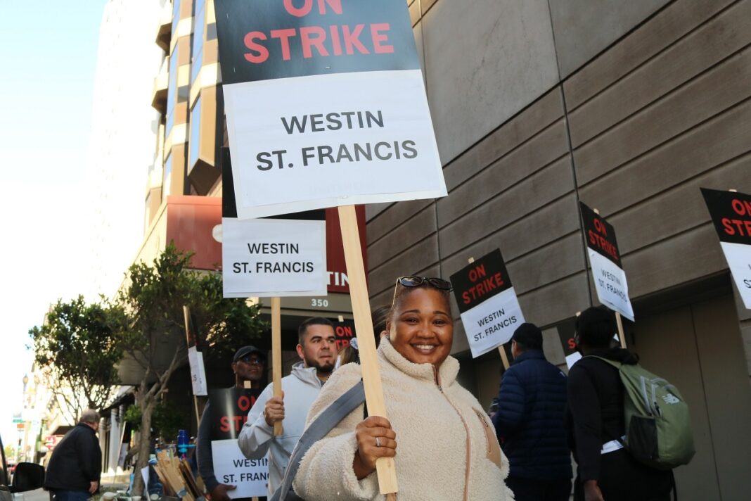 Trabajadores marcharon en las calles de San Francisco en reclamo de mejores condicones de trabajo en los hoteles Westin