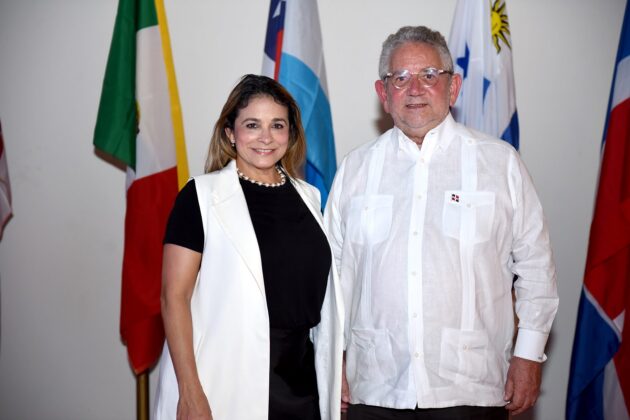 Meyci D&iacute;az y Roberto Henr&iacute;quez