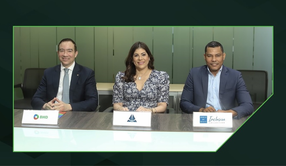 En el acto de firma estuvo Luis Molina Maríñez, nuestro vicepresidente sénior de Banca Corporativa y Empresarial; Ana Judith Alma Iglesias, representante del Grupo Alma Iglesias; y Denis Rosario, director regional de finanzas y administración de Hyatt “Inclusive Collection” para República Dominicana y Colombia.