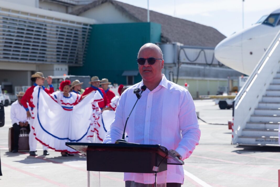 Igor Rodríguez Durán, director general del Instituto Dominicano de Aviación Civil (IDAC).