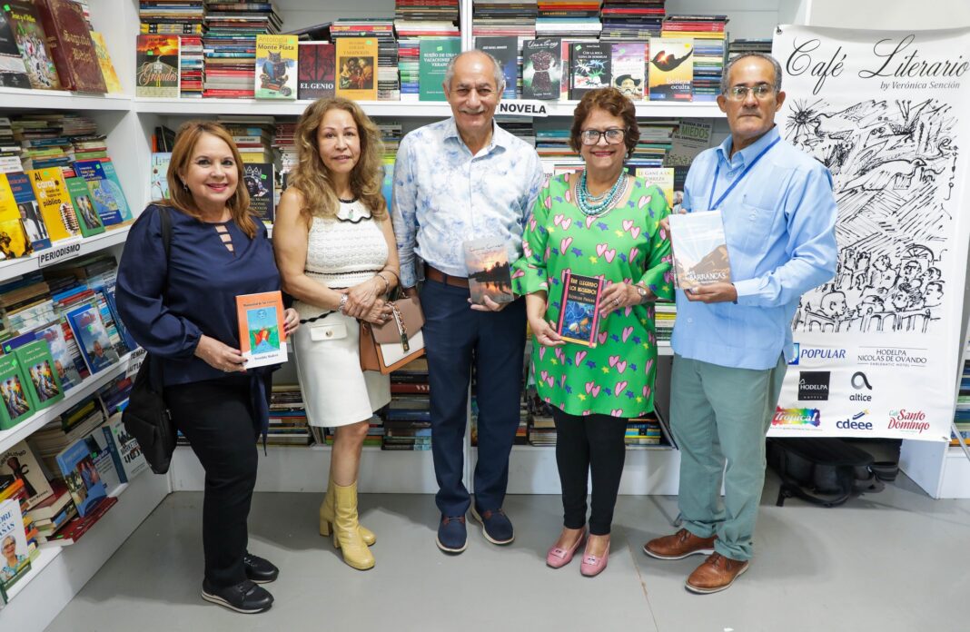 Varinia Caamaño, Teonilda Madera, Guillermo Linares, Verónica Sención e Isael Perez.