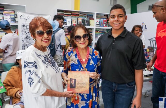 Margarita Montás, Maria Cristina de Farias y Kenneth Familia.
