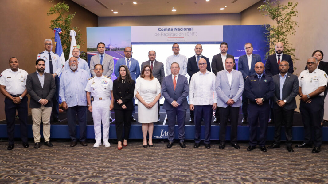La comisión que trabajó en el borrador quedó integrada por el Instituto Dominicano de Aviación Civil, el Cuerpo Especializado en Seguridad Aeroportuaria y de la Aviación Civil, el Departamento Aeroportuario, la Dirección General de Aduanas, la Dirección General de Migración, entre otras instituciones.