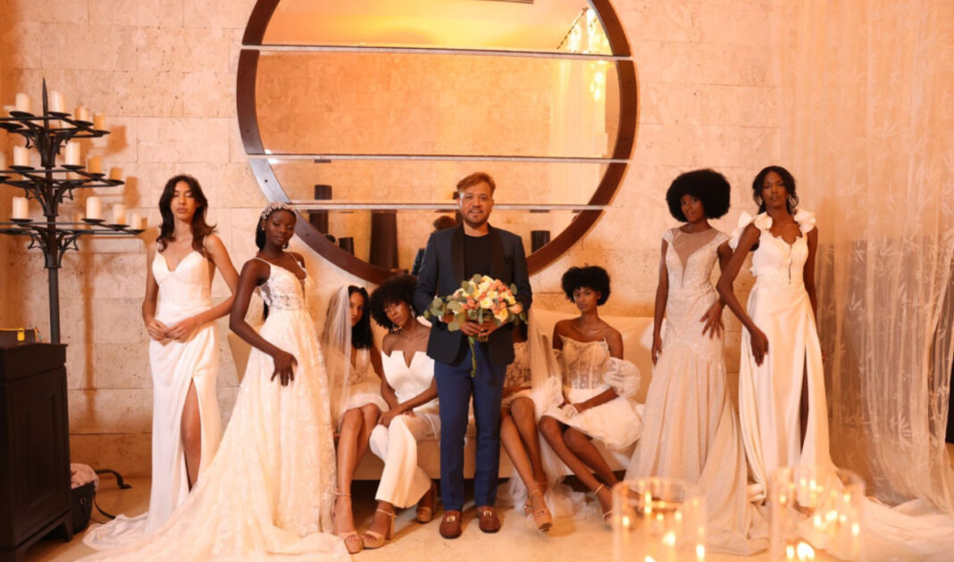 Aneury Pilar junto a modelos del evento Aneury Pilar junto a modelos del evento