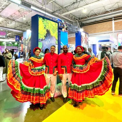 Artistas de los grupos de música y bailes foclóricos de Repúblida Dominicana que participaron en Festuris Gramado 2024