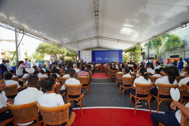 En la inauguración estuvieron presentes residentes de la comunidad, ejecutivos del Banco Popular Dominicano y funcionarios de la Alcaldía del Distrito Nacional.
