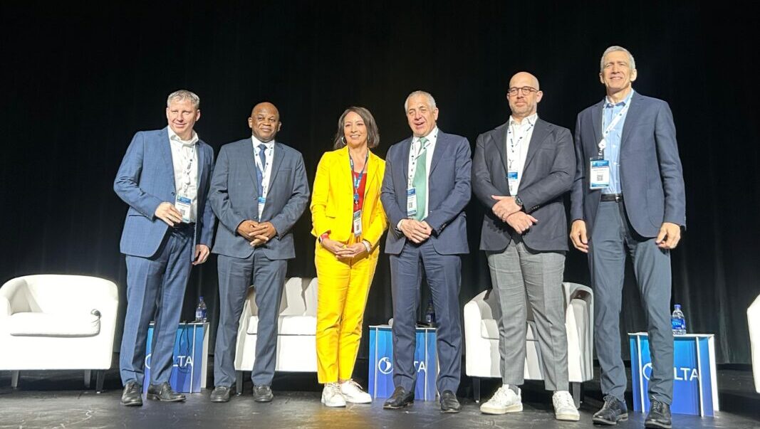 Los principales líderes de aerolíneas reunidos en el foro de la Asamblea General de la Asociación Latinoamericana y del Caribe de Transporte Aéreo (ALTA)