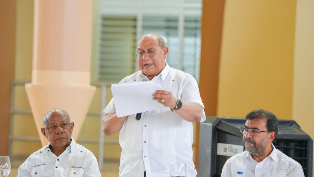 Rafael Santos Badía, director de Infotep reveló que 72 de cada cien capacitados en los pueblos de María Trinidad Sánchez fueron mujeres.