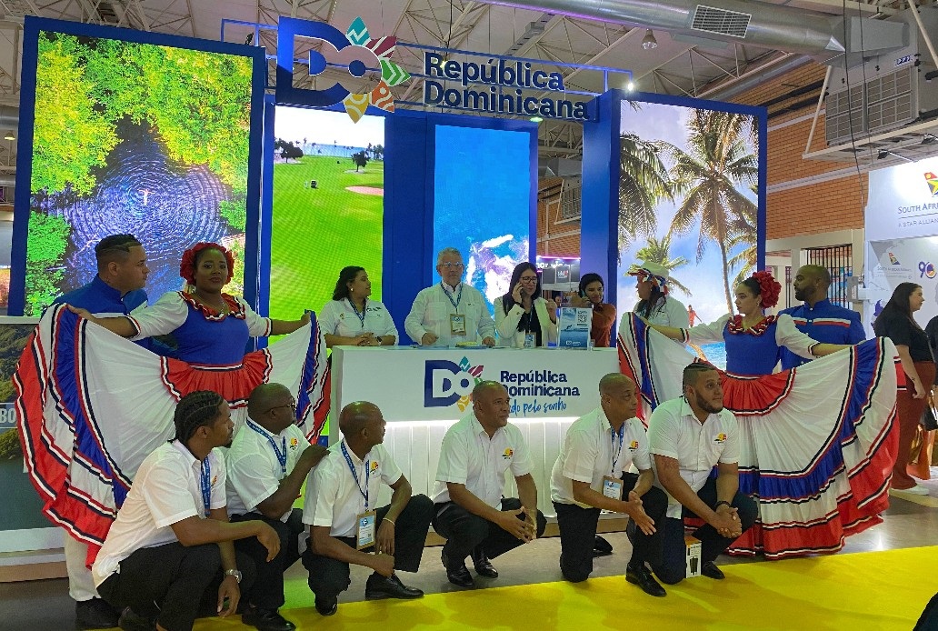 La delegación dominicana en Festuris Gramado 2024.