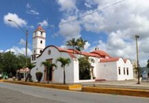 Más allá del mabí y de sus toros, El Seibo te atrapará con sus templos y raíces coloniales y sus encantos para el turismo de montaña La Basílica Santísima Cruz, una de las diez principales iglesias de América Latina, la tercera fundación hecha por los españoles en el Nuevo Mundo. Comenzaron a construirla en el año 1506 y se culmina en 1556. Forma parte por ley del Patrimonio Arquitectónico de la República Dominicana.