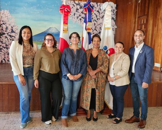 Jakaira Cid, Thelma Alcántara, Lisette Gil, Milka Hernández, Doris Holguin y Kelvin Almeida