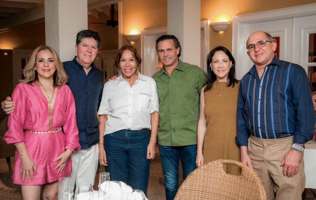 Yokasta Martínez, Luis Ros, Leonor Espinosa, Juan Tomas Días, Sara De Cordero y Luis Andrés Cordero