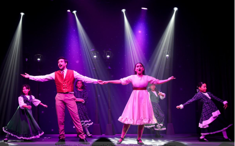 Un cuento de Navidad inspirador es el tercer musical del 2024 en el país,y se ha montado con impecable excelencia a beneficio de manos arrugadas.