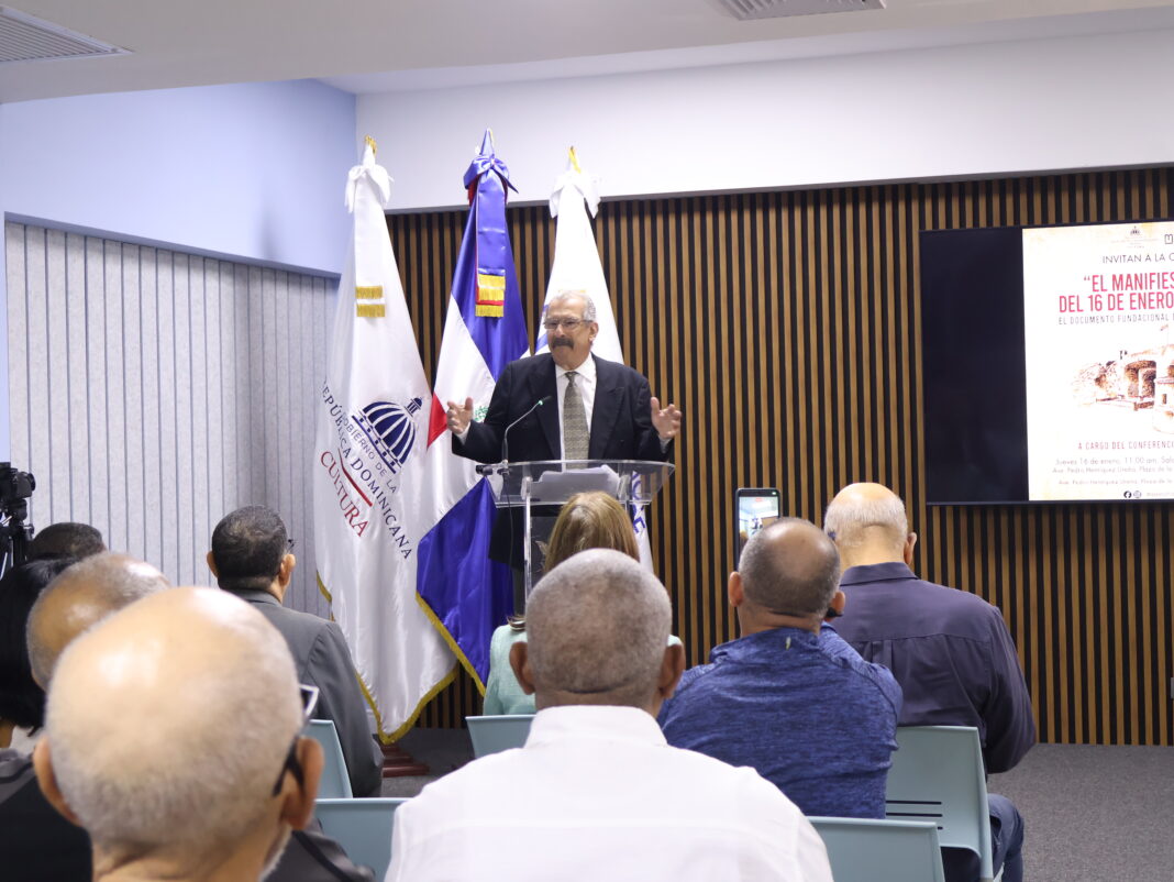 José G. Guerrero, director del Museo Nacional de Historia y Geografía (MNHG).