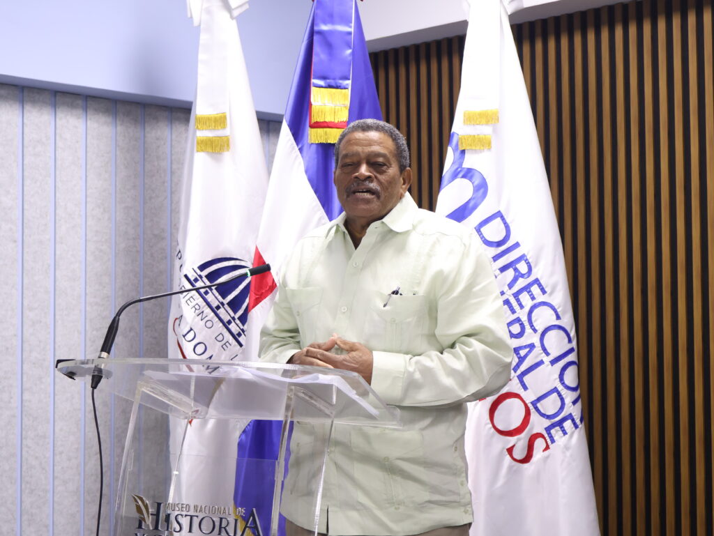 Manuel Otilio Pérez Pérez, conferencista en el Museo de Historia y Geografía.