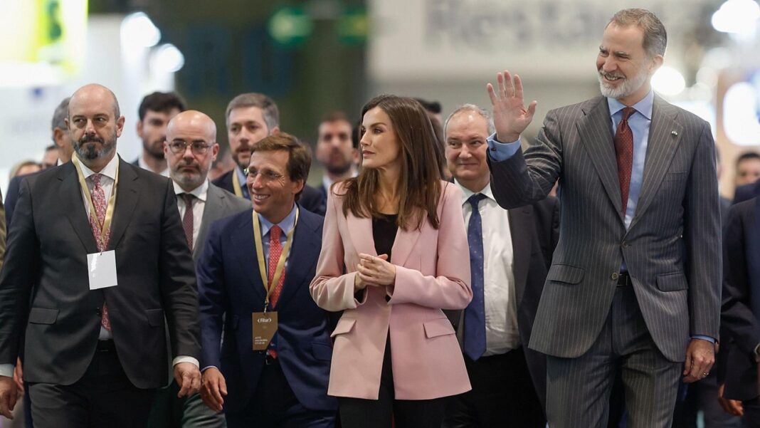 Los Reyes de España inauguron la mañana de este miércoles la exposición Fitur 2025 y luego recorrieron los diferentes stand de Ifema donde se realiza la exposición.
