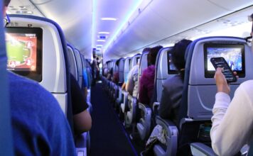 Latinoamérica y África se blindan de la turbulencia global y lideran el crecimiento aéreo en agosto 2026 La demanda mundial de transporte aéreo se contrajo un 0,8% en comparación con agosto de 2025, debido a la interrupción de la recuperación de las aerolíneas en Oriente Medio. Las compañías aéreas de la región informaron que la demanda fue un 14,6% menor interanual, revirtiendo una tendencia al alza.