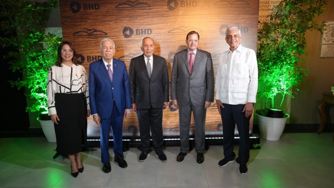 Josefina Navarro, Luis Molina Achécar, Dennis Simó, Steven Puig y Mariano Mella