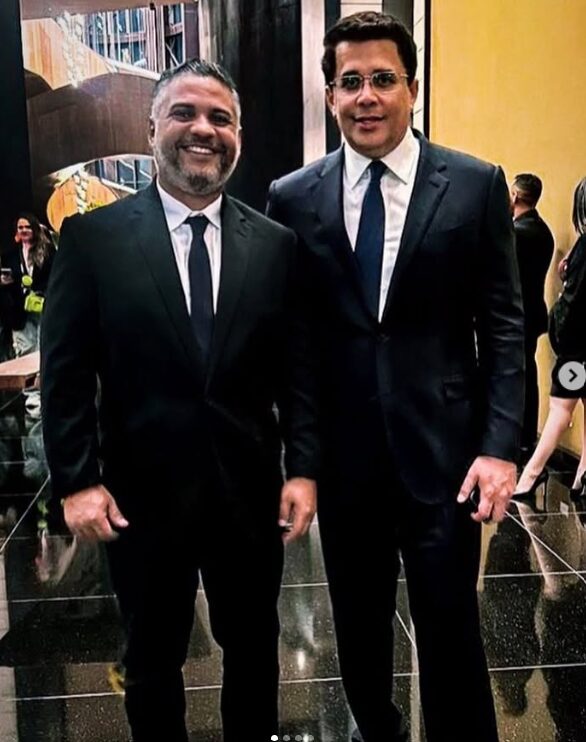Atahualpa Paulino junto al ministro de Turismo de la República Dominicana, David Collado.