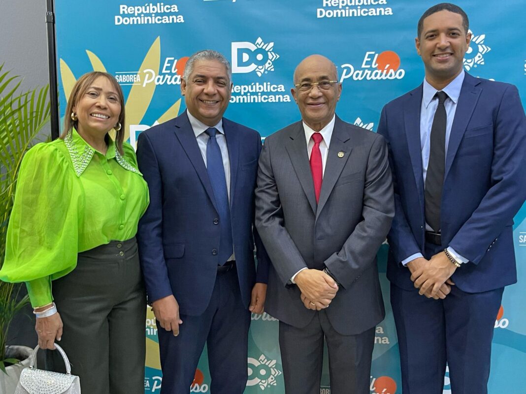 Comitiva del Clúster Santiago Destino Turístico tras la reunión con el Embajador dominicano en Colombia