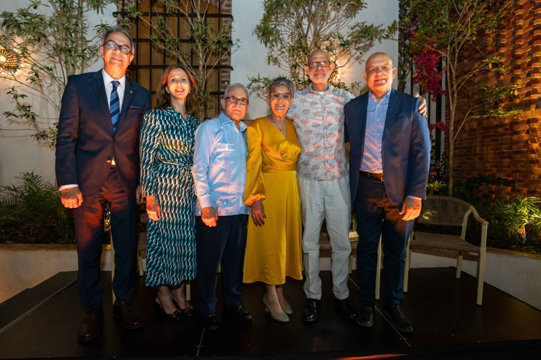 De izquierda a derecha, los señores José Mármol, Carmen Rita Cordero, Bolívar Troncoso, Cándida Castillo “Mechi, Rafael Puello y José Enrique Delmonte.