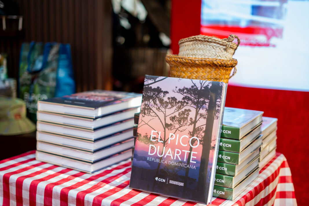 Portada del libro El Pico Duarte de la nueva edición de Orgullo de mi tierra del Grupo CCN.